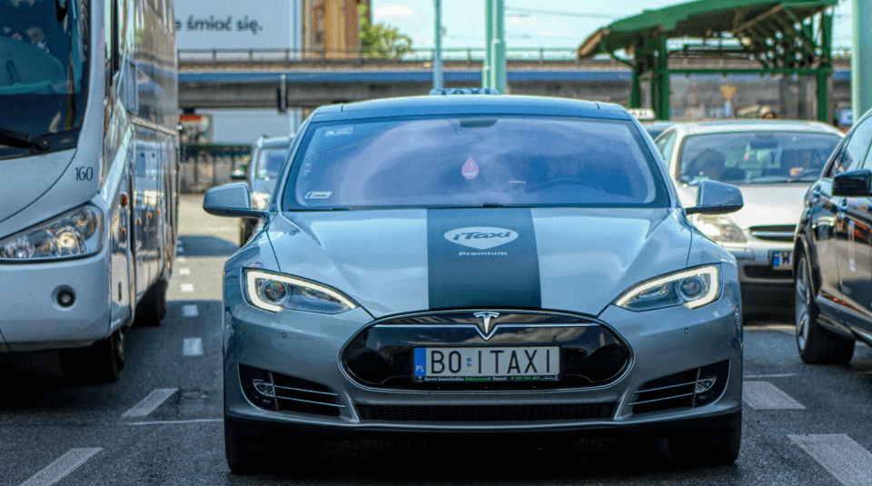 Tesla w iTaxi